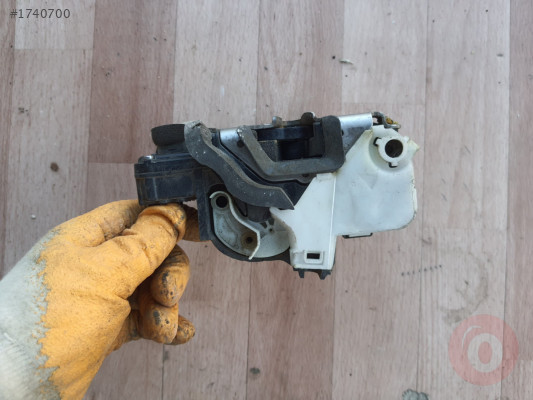 Chevrolet cruze sağ ön kapı kilidi 13579523