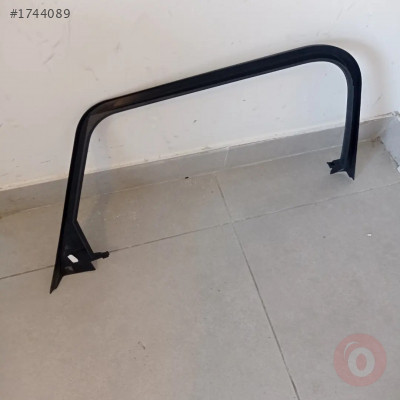 8V4867672 KAPI PENCERE ÇERÇEVESİ İÇİN KAPLAMA SAĞ AUDİ A3