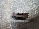 Oto Çıkma Parça / Volkswagen / Transporter / Elektrik / Dörtlü Flaşör Düğmesi / Çıkma Parça 