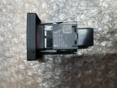 Oto Çıkma Parça / Volkswagen / Transporter / Elektrik / Dörtlü Flaşör Düğmesi / Çıkma Parça 