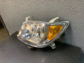 Oto Çıkma Parça / Toyota / Hilux / Far & Stop / Sol Ön Far / Sıfır Parça 