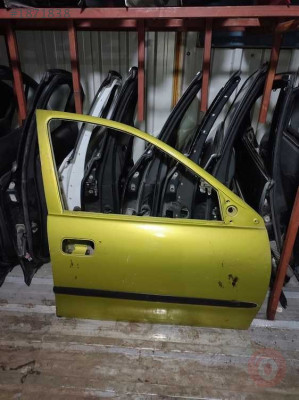 opel corsa b sağ ön kapı sarı