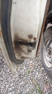 1998 model nissan urvan 2.5 çıkma sol ön kapı kilidi