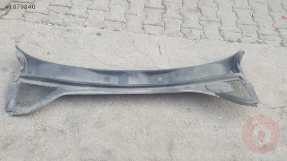 audi A3 ön cam ızgarası