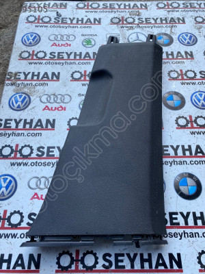 5H0867292 volkswagen golf 8 sağ orta direk kaplaması