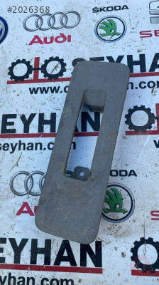 2K0883087B vw caddy 2008 arka koltuk bağlantı kaplaması