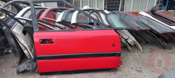 CIKMA MAZDA 323 HATCBAK 90 95 KIRMIZI SAG ÖN KAPI