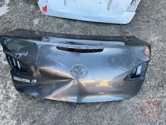 Mazda 3 arka bagaj çıkma