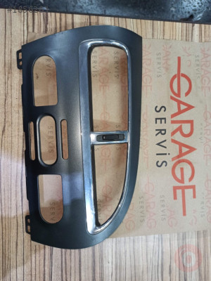 SEAT LEON ORTA KONSOL ÇERÇEVESİ