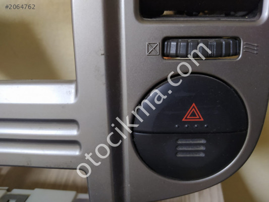 Nissan X-Trail Orjinal Dörtlü Flaşör Düğmesi (02-09)