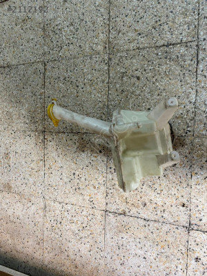 2012 TOYOTA YARİS HATASIZ ORJİNAL ÇIKMA CAM SU BİDONU