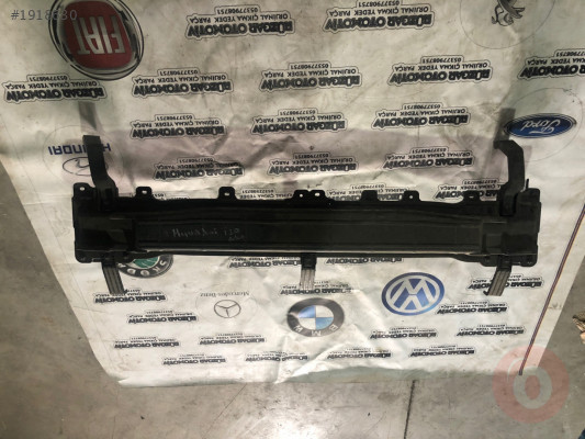 86631-c8000 hyundai i20 Ön tampon demiri