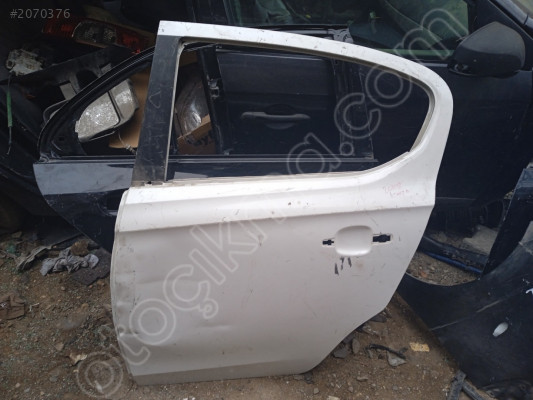Opel Corsa sol arka kapi