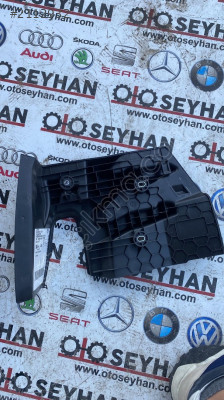 5NA858847C vw tiguan bagaj döşemesi yuva ayağı sol