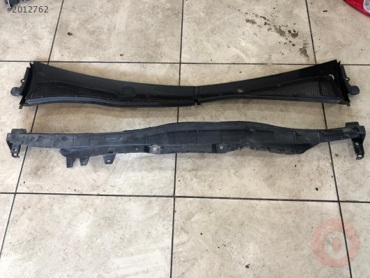 PEUGEOT 208 ÇİKMA ÖN CAM İZGARASI