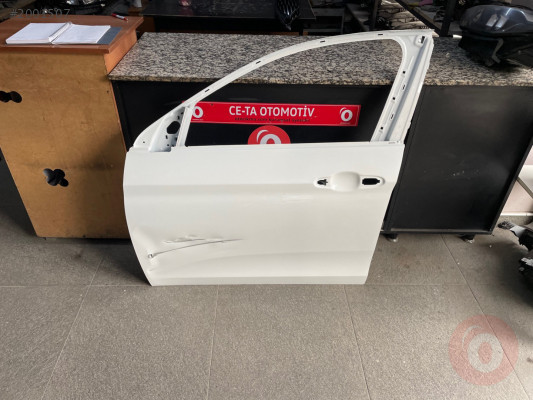 FİAT EGEA SOL ÖN KAPI ÇIKMA ORJİNAL BEYAZ ÇOK TEMİZ