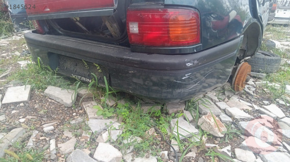 mazda 323 sedan çıkma arka tampon komple