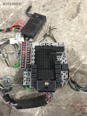 Volvo s80 çıkma sigorta kutusu arka 9494509