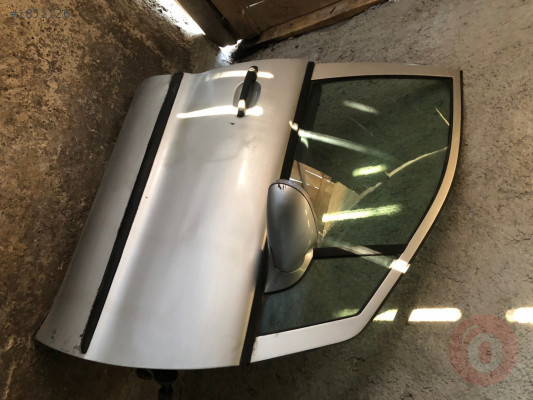 MERCEDES W168 ÇIKMA SAĞ ÖN KAPI CAMI