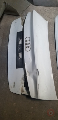 audi A4 bagaj kapağı