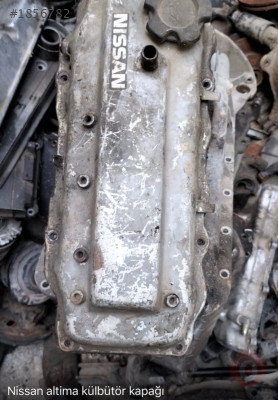 Nissan Altima Külbütör kapağı