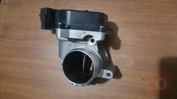 Passat b7 gaz kelebek çıkma parça