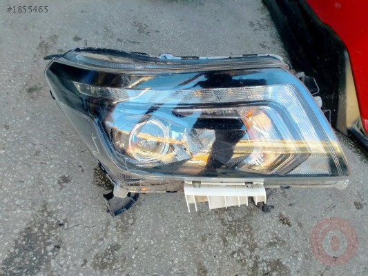 Nissan Navara sağ far