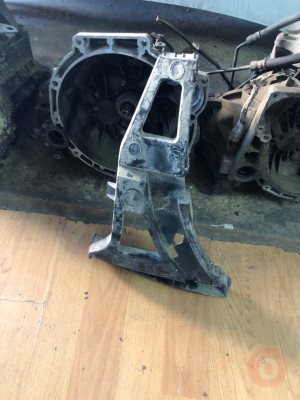 Çıkma orjınal v363 transit sağ tampon braketi bk31