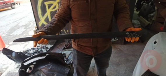 AURİS SOL ÖN KAPI ÇITASI TOYOTA ORJİNAL ÇIKMA PARÇA