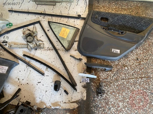 MAZDA 323 SAĞ ARKA KAPI CAM KRİKOSU ELEKTRİKLİ 1996-1998