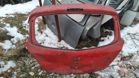 Opel corsa d çıkma bagaj kapağı az hasarlı