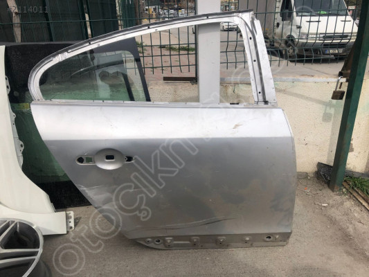 RENAULT FLUENCE SAĞ ARKA KAPI