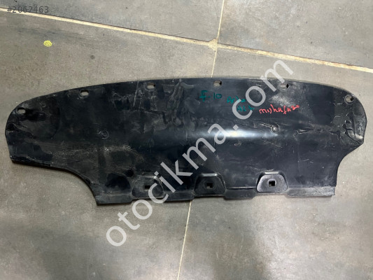 Çıkma BMW F10 Arka Tampon Alt Orta Muhafaza