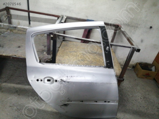RENAULT CLİO 3 SAĞ ARKA KAPI