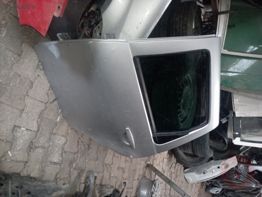 Dacia Duster arka sol kapı