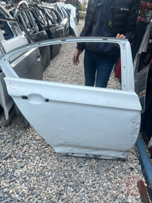 Volkswagen Passat b8 sağ arka kapı çıkma