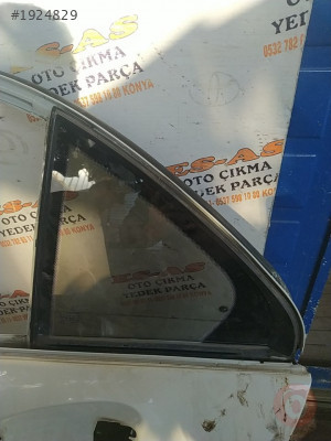 Mercedes C-Class W204 sol arka kapı kelebek camı 2006-2011
