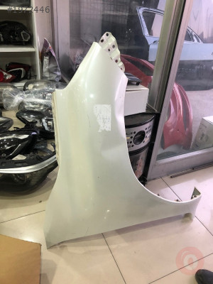 TOYOTA HİLUX SAĞ ÖN ÇAMURLUK
