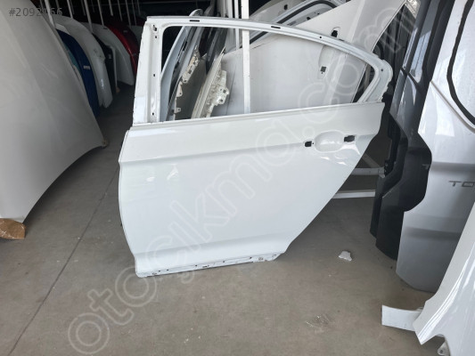 B8 sol arka kapı orijinal çıkma