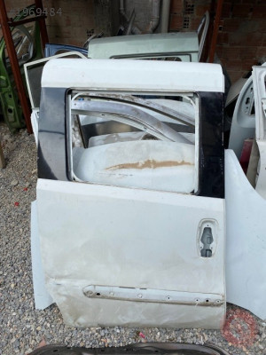 FİAT DOBLO 2015 SAĞ SÜRGÜLÜ CAM İNİP KALKAN
