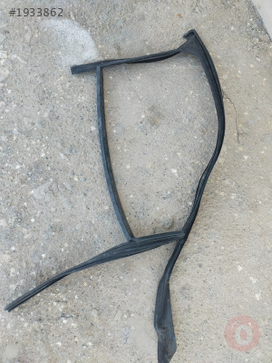 AUDİ A8 KAPI CAM FİTİLİ ÖN SOL 4H0837439