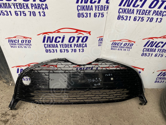2015 Toyota Yaris Ön Tampon Orta Izgara çıkma temiz