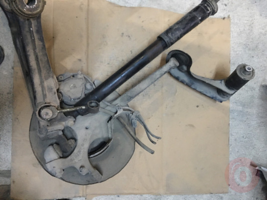 2012-19 Mercedes C serisi üst sol ön taşıyıcı