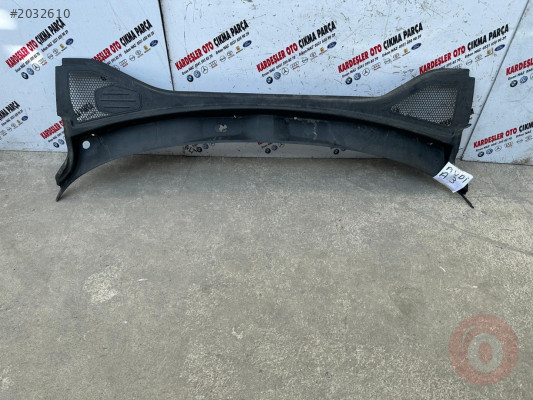 Audi a3 ön cam ızgara elek