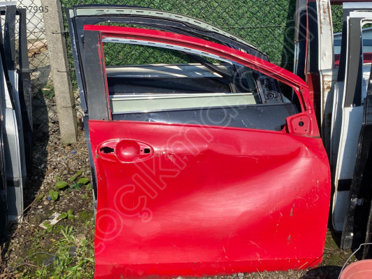TOYOTA YARİS SAĞ ÖN KAPI