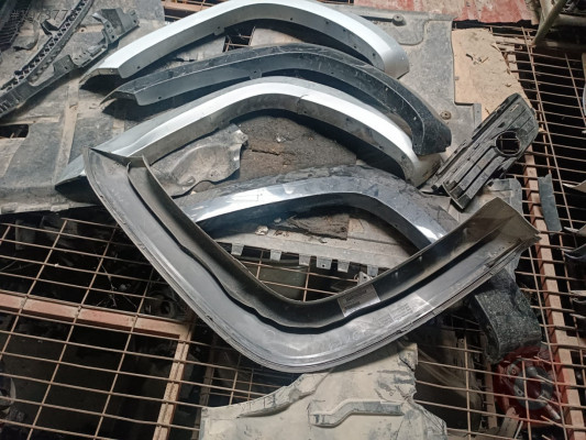 VOLKSWAGEN AMAROK ÇAMURLUK DODİĞİ ÇIKMA