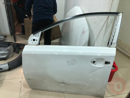 TOYOTA AURİS SOL ÖN KAPI