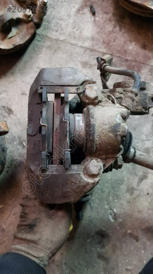 Peugeot 405 sağ ön kaliper çıkma