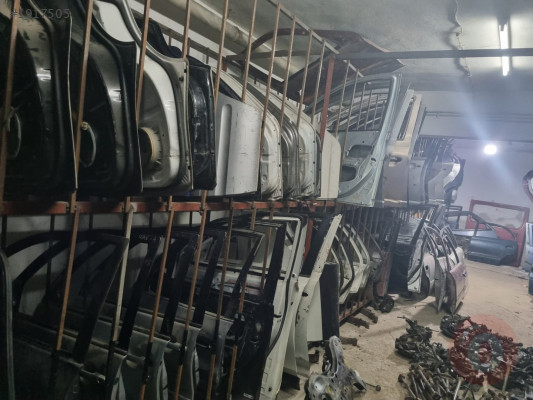 2001-2005 TOYOTA YARİS ÇIKMA TEMİZ SAĞ ÖN KAPI