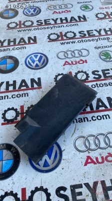 1K0971981A jetta golf leon sağ ön koltuk alt fiş yuvası